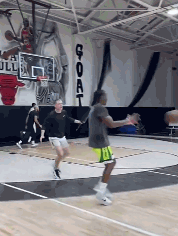 己近期的职, 球员自己来 己近期的职, 球员自己来